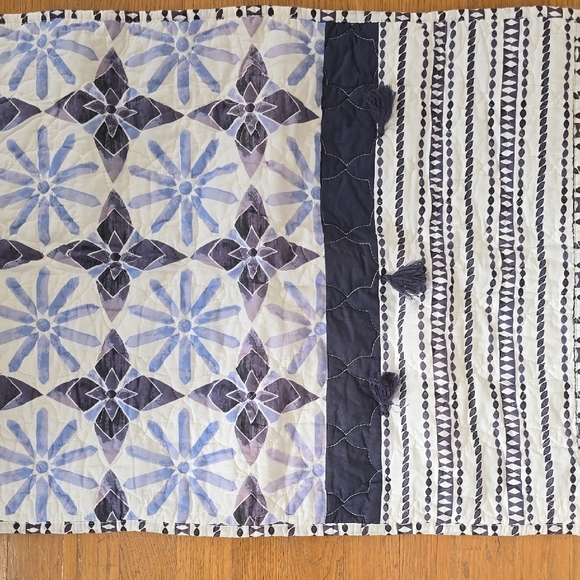 SONOMA BRAND STANDARD SIZE BLUE AND WHITE QUILTED PILLOW SHAMS BUNDLE OF 2 - Picture 2 of 12